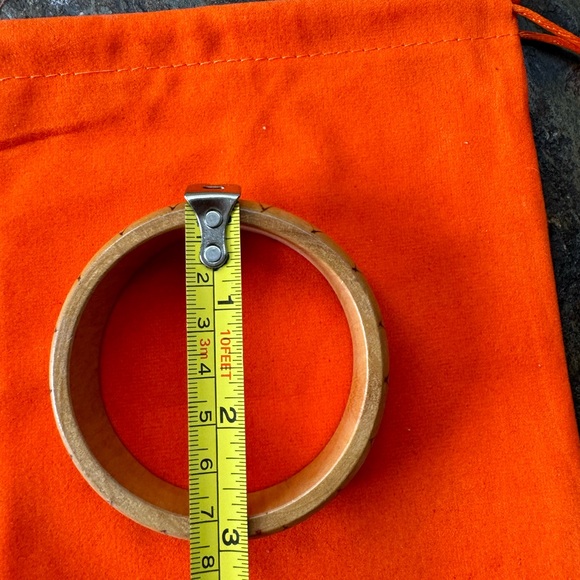 Wood carved Bangle - Picture 4 of 4